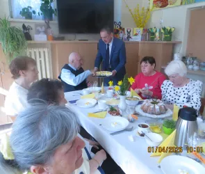 ŚNIADANIE WIELKANOCNE U SENIORÓW